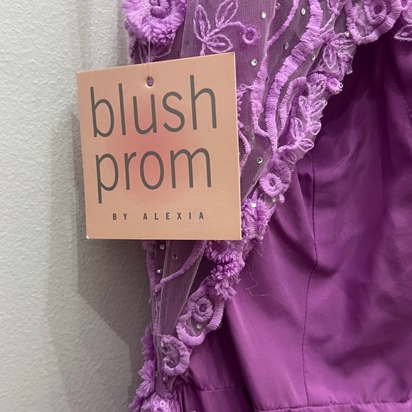 Blush prom halter, sleeveless Lilac Lace
3-D floral for prom or special occasion - Picture 8 of 15